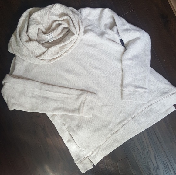 J. Crew Sweaters - *SOLD* J. CREW Beige Sweater sz L